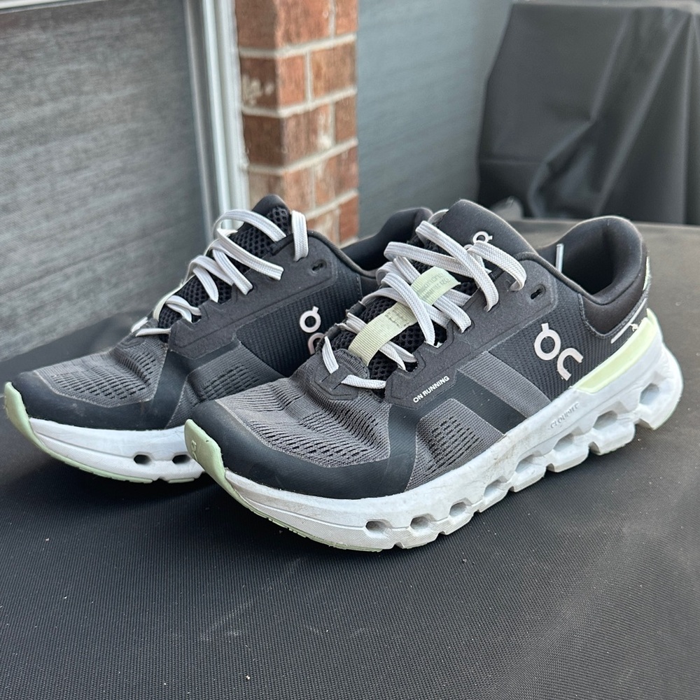 On Women's Cloudrunner 2 Running Shoes On Cloud - Shadow - 6.5